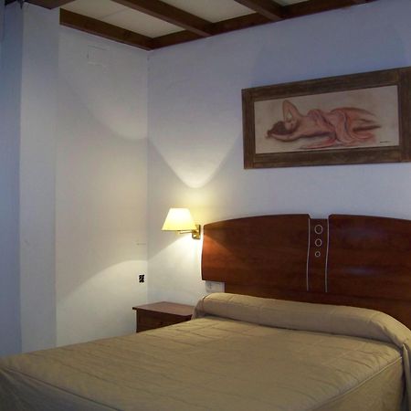 Hostal El Lirio โบยูยอส ปาร์ เดล กนดาโด ภายนอก รูปภาพ