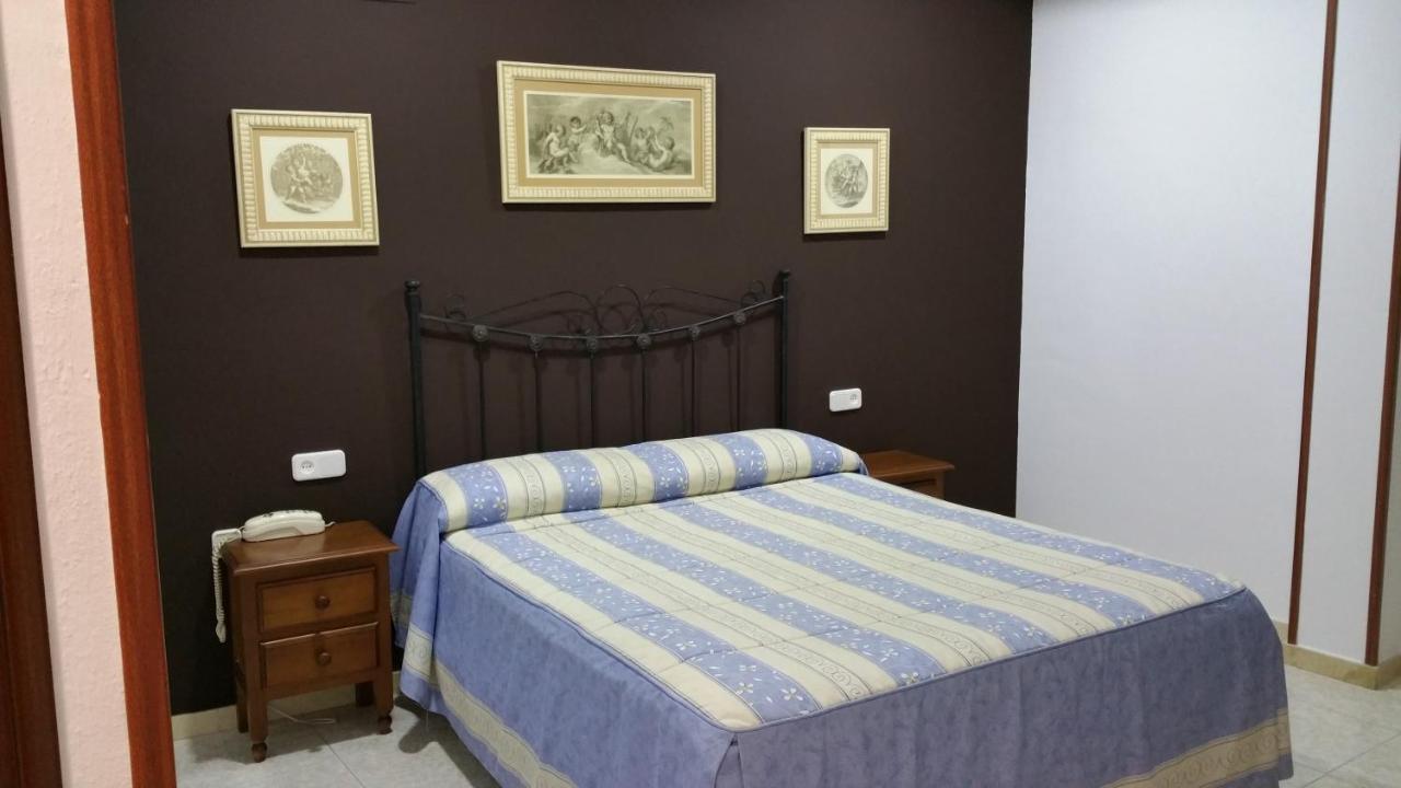 Hostal El Lirio โบยูยอส ปาร์ เดล กนดาโด ภายนอก รูปภาพ