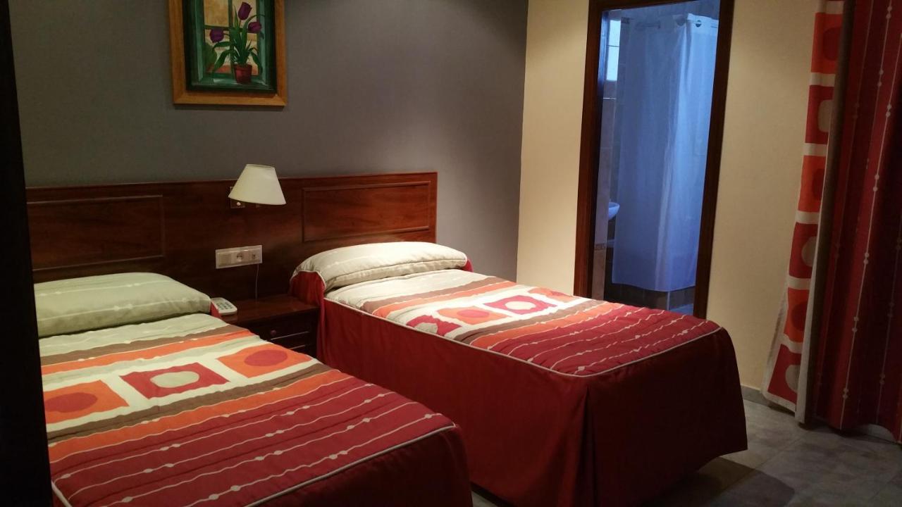 Hostal El Lirio โบยูยอส ปาร์ เดล กนดาโด ภายนอก รูปภาพ