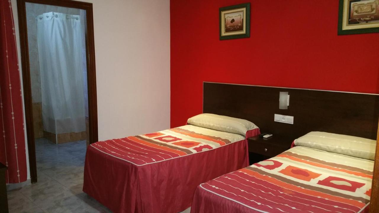 Hostal El Lirio โบยูยอส ปาร์ เดล กนดาโด ภายนอก รูปภาพ