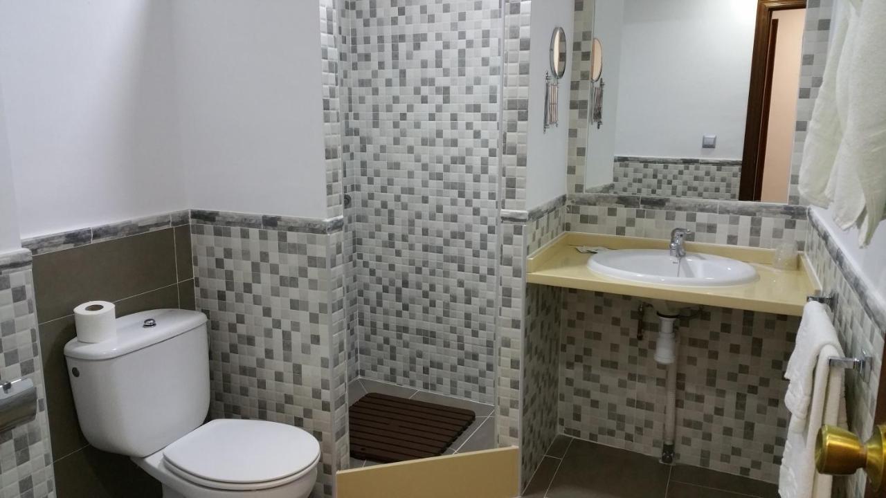 Hostal El Lirio โบยูยอส ปาร์ เดล กนดาโด ภายนอก รูปภาพ