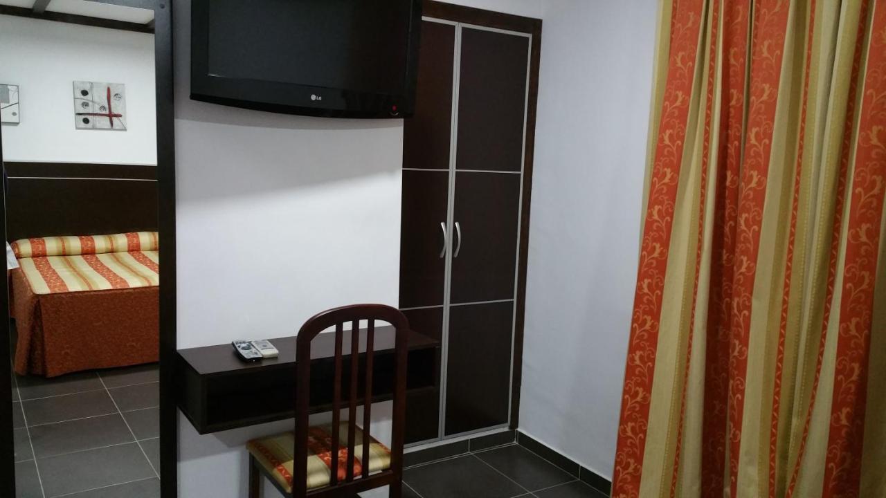Hostal El Lirio โบยูยอส ปาร์ เดล กนดาโด ภายนอก รูปภาพ