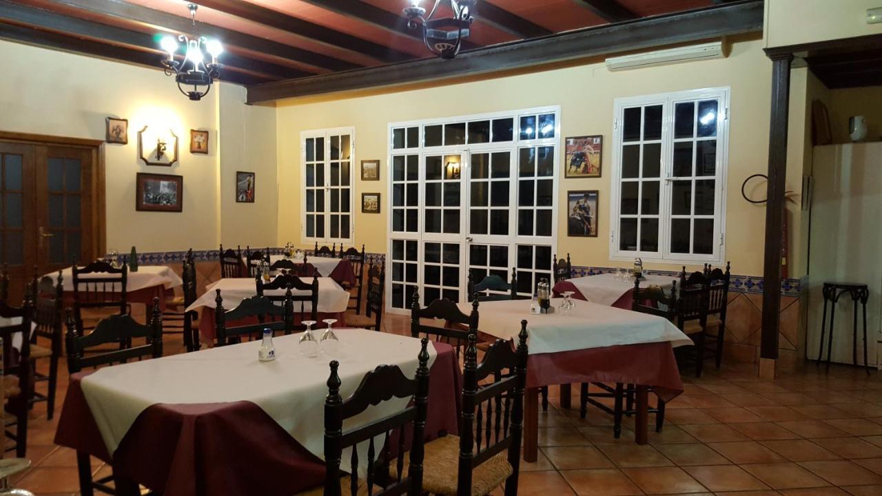 Hostal El Lirio โบยูยอส ปาร์ เดล กนดาโด ภายนอก รูปภาพ