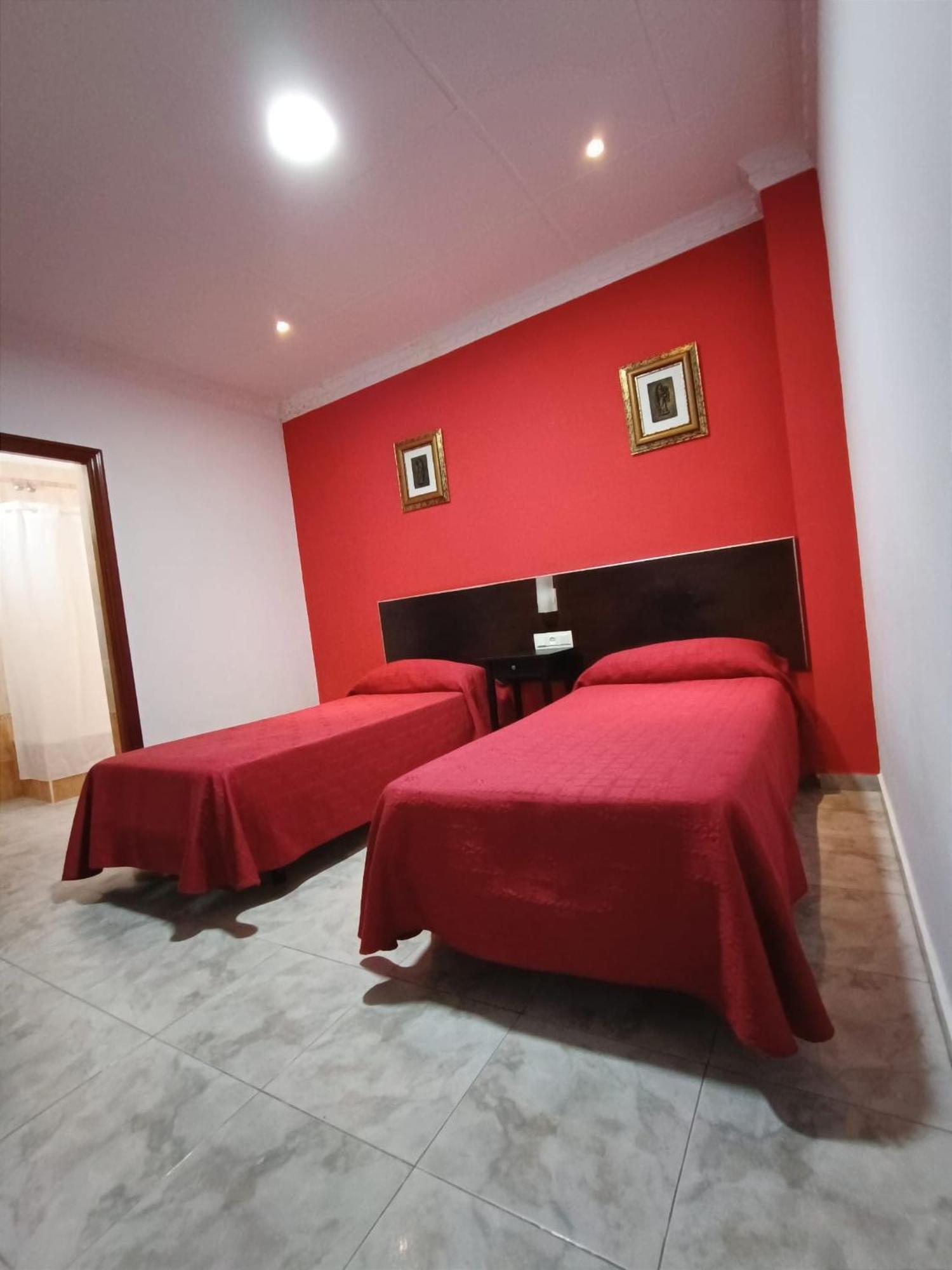 Hostal El Lirio โบยูยอส ปาร์ เดล กนดาโด ภายนอก รูปภาพ