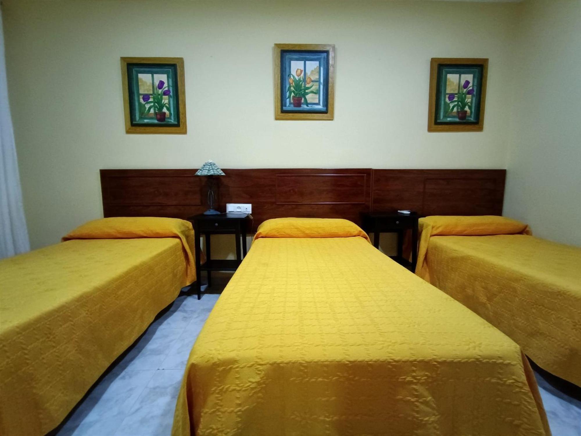 Hostal El Lirio โบยูยอส ปาร์ เดล กนดาโด ภายนอก รูปภาพ