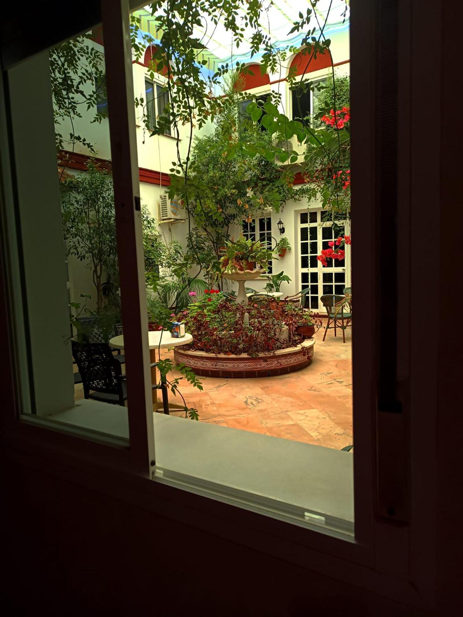 Hostal El Lirio โบยูยอส ปาร์ เดล กนดาโด ภายนอก รูปภาพ