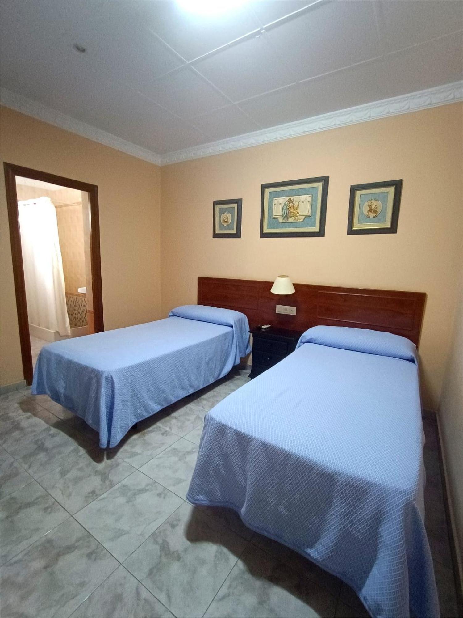 Hostal El Lirio โบยูยอส ปาร์ เดล กนดาโด ภายนอก รูปภาพ