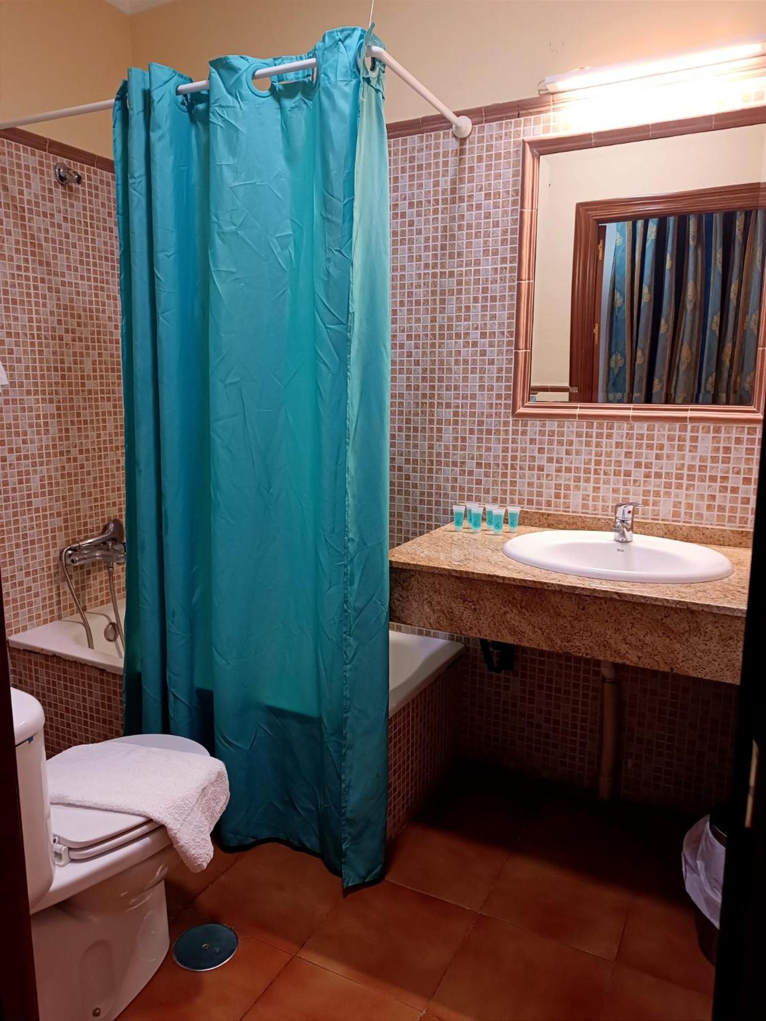 Hostal El Lirio โบยูยอส ปาร์ เดล กนดาโด ภายนอก รูปภาพ