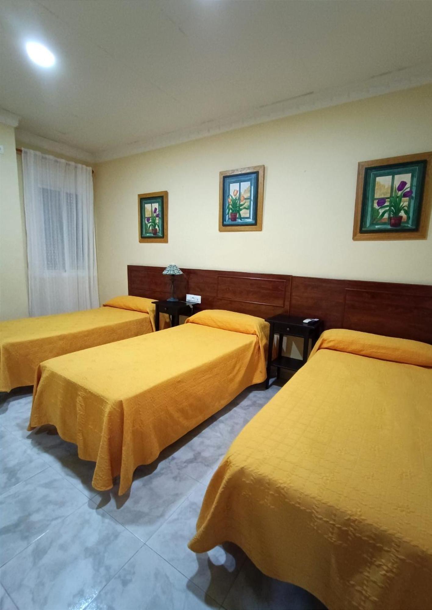 Hostal El Lirio โบยูยอส ปาร์ เดล กนดาโด ภายนอก รูปภาพ